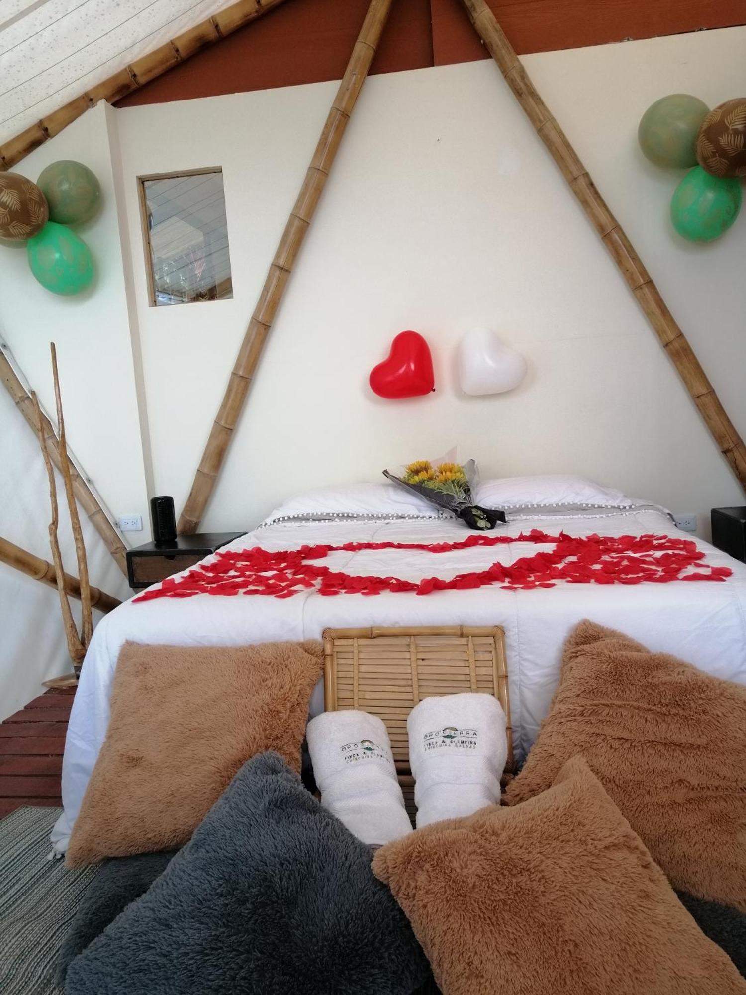 Готель Glamping Orosierra Chinchina Екстер'єр фото